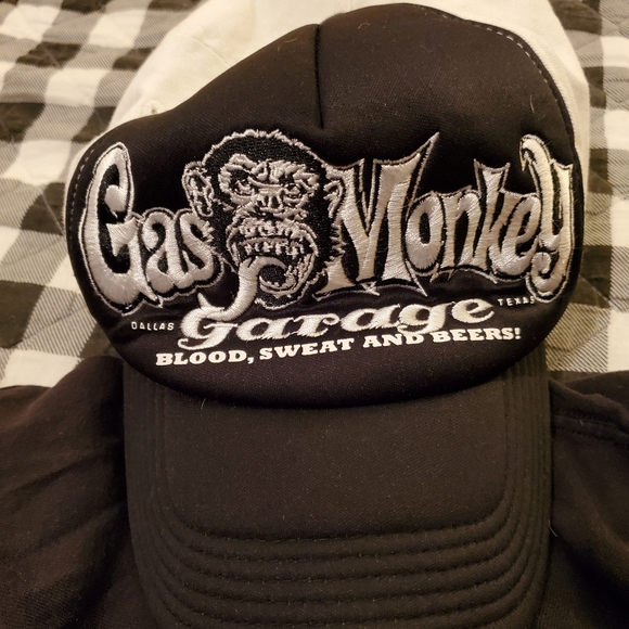 Gasmonkey Large Tee and One Size Trucker Hat - Picture 5 of 6